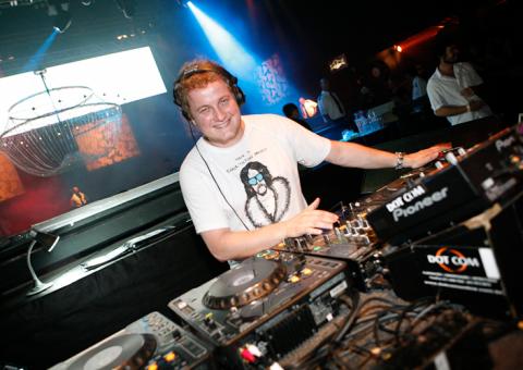 3º edição da festa “I Luv This Shiiittt” traz DJ Pic Schmitz