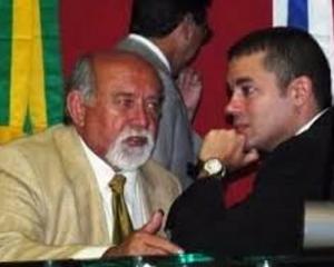 PRESSIONADOS, DEPUTADOS AVALIAM SACRIFICAR NICOLAU