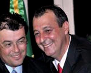 Diante da possibilidade de racha, deputados tentam agradar os dois lados