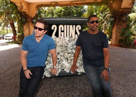 Comédia de ação "Dose dupla" lidera bilheterias norte-americana