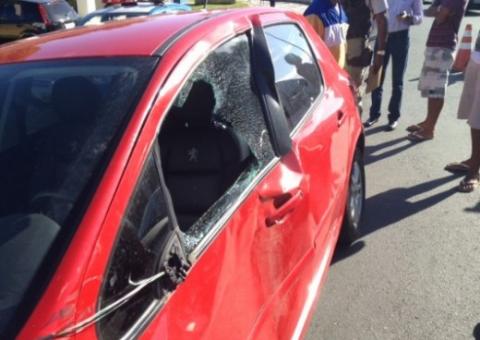 Motorista atropela criança e é agredido e queimado por populares