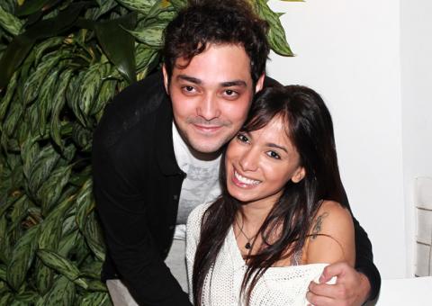  Após rumores, Eduardo Sterblitch tenta fazer Anitta rir em festa