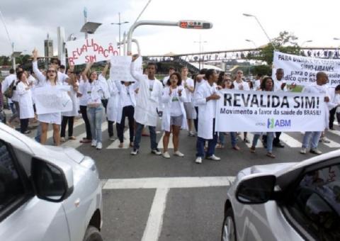 MEC vai pagar R$ 400 para aluno fazer Revalida