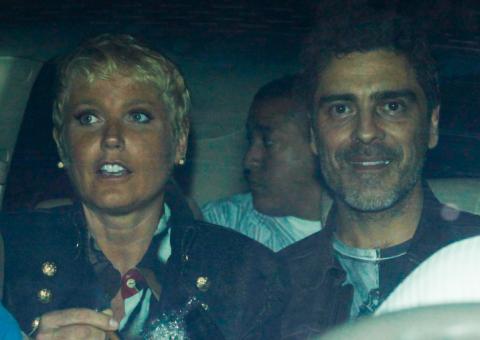  Xuxa prestigia o namorado em estreia de peça