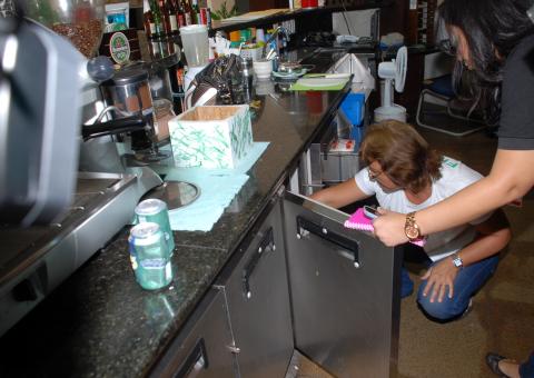 Tropical Hotel é notificado e loja multada em fiscalização 