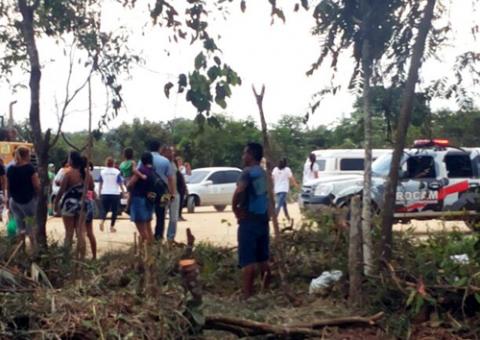 Polícia"limpa" área invadida por 600 pessoas em Manaus