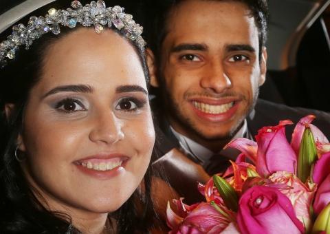 De funkeira a cantora gospel, Perlla posa de noiva com o marido