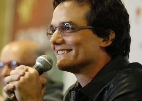 Wagner Moura é homenageado e fala sobre carreira nacional e internacional no cinema
