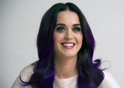 Vaza na internet nova música de Katy Perry. Ouça "Roar"