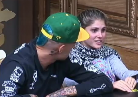 Bárbara revela que tem foto comprometedora de uma participante