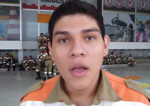 Agentes de trânsito fazem manifestação na sede da Manaustrans