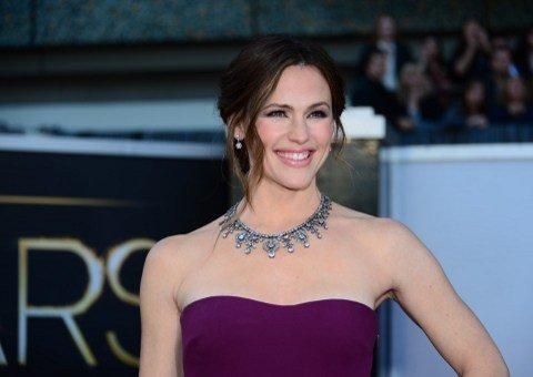 Jennifer Garner e Halle Berry defendem lei contra paparazzi