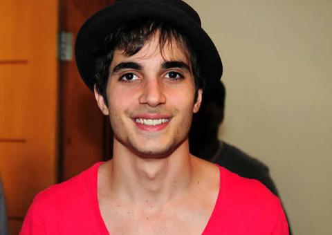 Fiuk lança lyric video de "Fora de Alcance". Veja