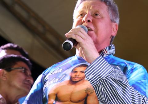 Duas mil pessoas na homenagem ao número um  do Ultimate Fighting Championship  