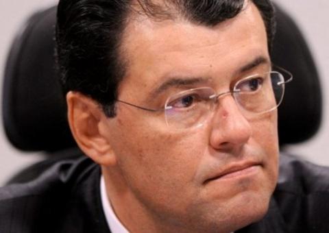 Braga muda projeto e acaba beneficiando mensaleiros