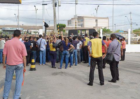 Membro de comissão de trabalhadores escapa de agressão 