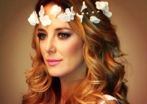  Ticiane Pinheiro posa de noiva "sempre emocionante"