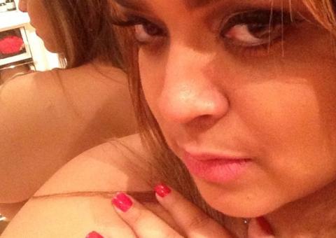  Preta Gil tira a roupa após polêmica do Photoshop "sou como sou"