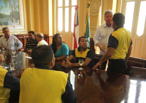 Prefeito determina fim da greve e diz que ação do sindicato é criminosa