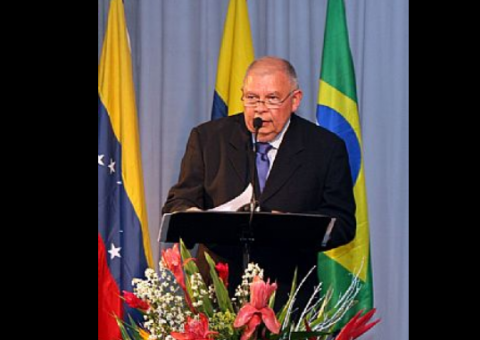 Assembleia aprova entrega de Medalha Ruy Araújo a Roberto Gesta