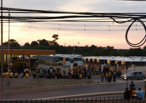 TRT manda sindicato encerrar greve de ônibus em Manaus