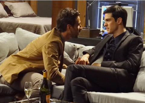 Jacques diz a Félix que está disposto a ter caso com ele