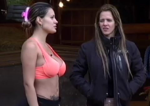 Andressa acusa Bárbara de tentar armar amizade antes de entrar na casa