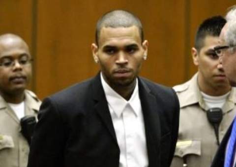 Rapper Chris Brown cumprirá mil horas de trabalho comunitário