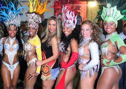  Valesca Popozuda é coroada Rainha da Império Rubro-Negro 