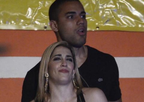  Daniele Hypolito curte noite agarradinha com árbitro de futebol