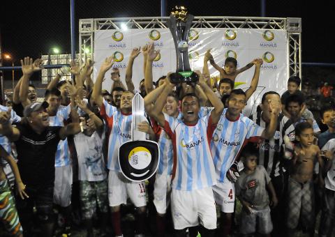 Nos pênaltisGilberto: Mestrinho é campeão da IV Copa dos Bairros de Futebol