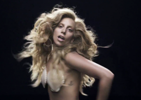 Lady Gaga lança clipe de "Applause". Confira