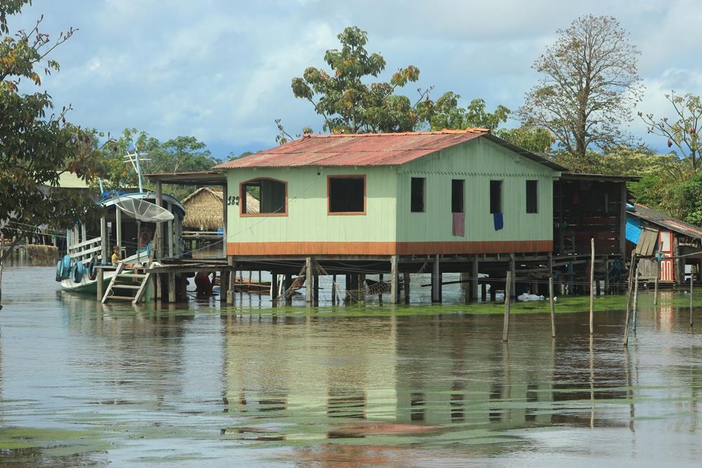 Rio Amazonas ultrapassa recorde e começa a engolir ilha de Parintins