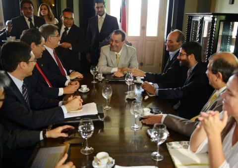 Omar quer pressa na aprovação de PEC que prorroga Zona Franca de Manaus