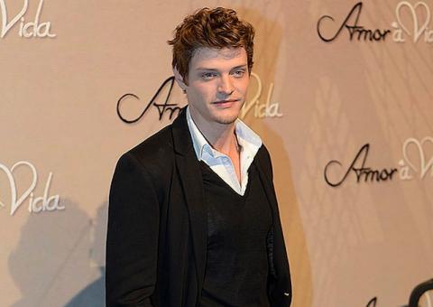   Ator de "Amor à Vida" é espancado durante assalto no Rio