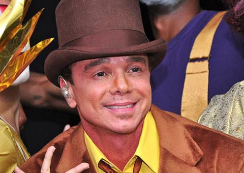 Cantor Netinho deixa hospital após três meses de internação