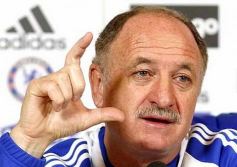 Felipão surpreende ao convocar jogadores para amistosos do Brasil