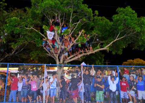 Carteirada, nacionalino em árvore e muito protesto marcaram Naça X Vasco