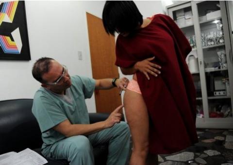  Sonho do bumbum avantajado vira pesadelo entre as venezuelanas