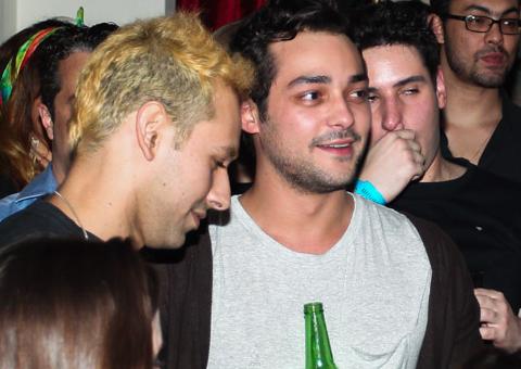 Após show, Anitta janta na madrugada com humorista do Pânico Eduardo Sterblitch