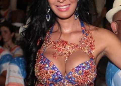  Lorena Bueri é escolhida Madrinha de Bateria da Pérola Negra