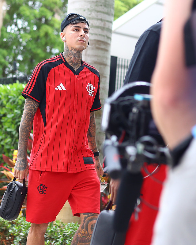 Pulgar, volante do Flamengo, fratura metatarso do pé em jogo contra Bayern