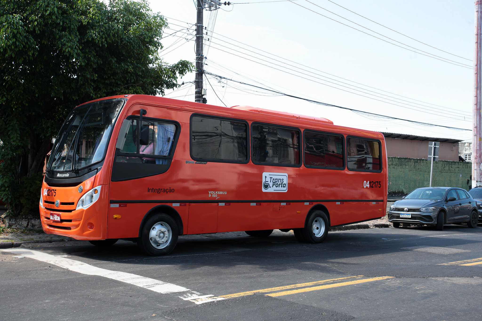 Manaus ganha quatro ônibus adaptados para o programa ‘TransPorta’