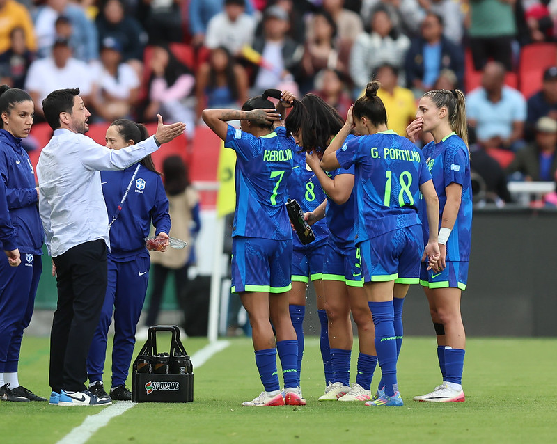 Brasil cai e Espanha lidera ranking do futebol feminino da Fifa
