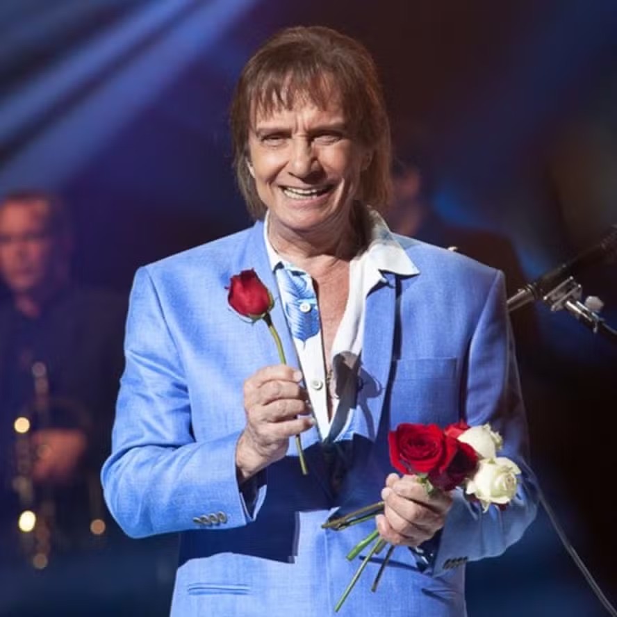 Roberto Carlos avalia proposta da Globo para renovar contrato