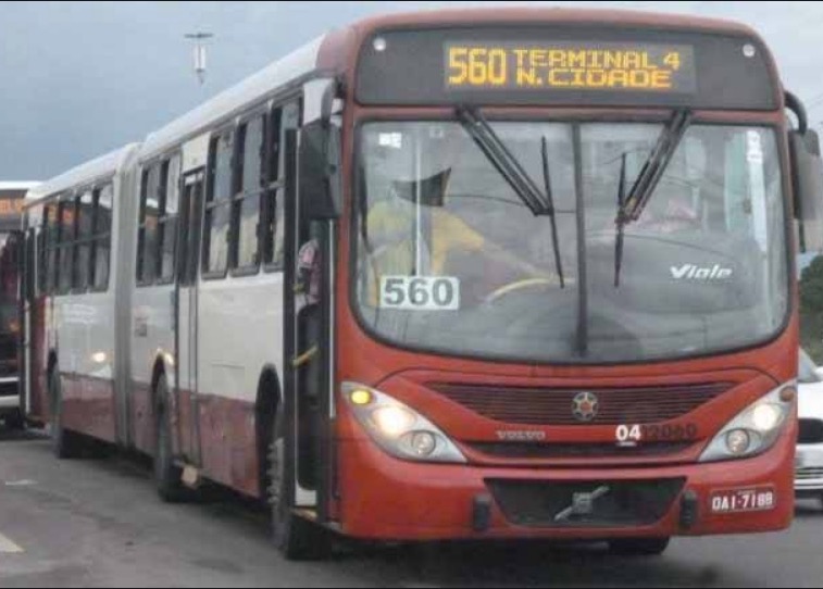 Passageiro é baleado durante assalto a ônibus da linha 560 em Manaus