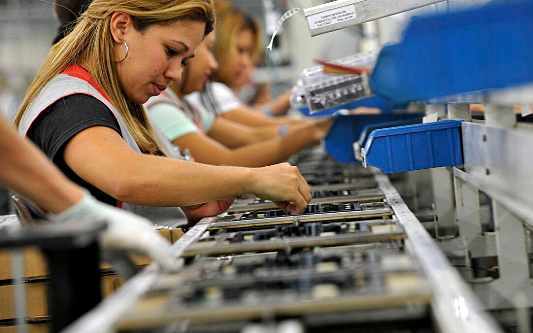Curso na Nilton Lins debate segurança, trabalho e direitos das mulheres