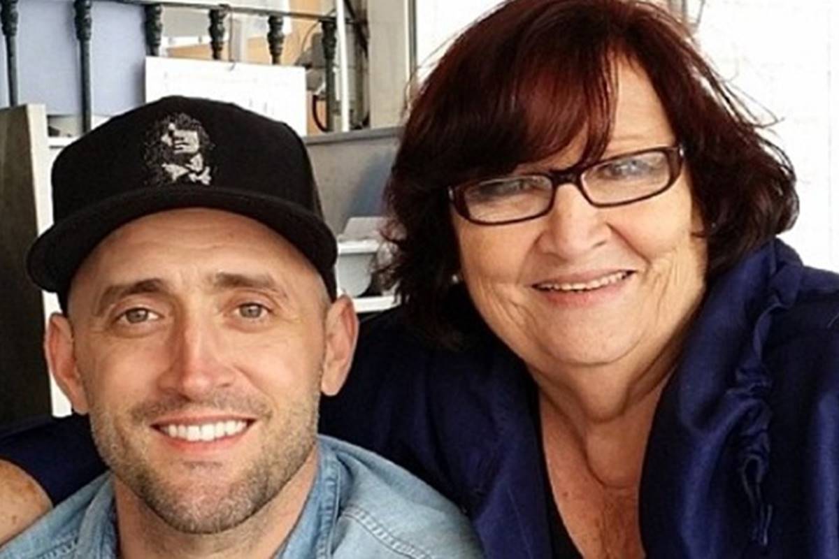 Mãe de Paulo Gustavo faz 1º post após morte do filho: ‘usem máscara’