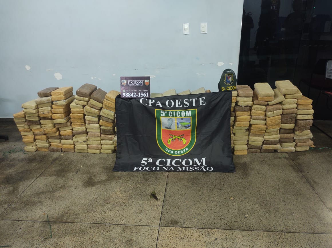 Mais de 250 tabletes de maconha são apreendidos dentro de carro em Manaus