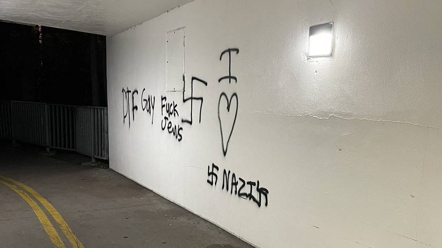Memorial de Anne Frank é pichado com suásticas nos EUA